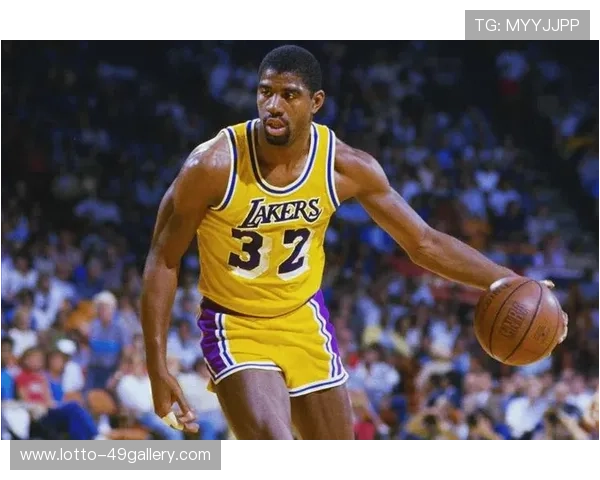 身披32号球衣的知名足球球星都有谁他们的职业生涯亮点有哪些